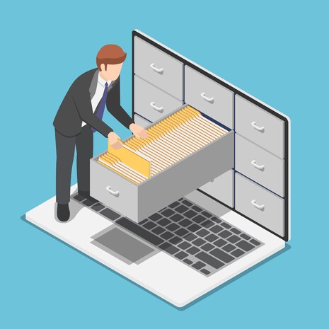 Isometrische Geschäftsmann verwalten Dokumentmappen im Kabinett oder Archiv in den Laptop-Bildschirm